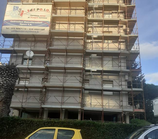 Ponteggio Edil POLO su un edificio di più piani