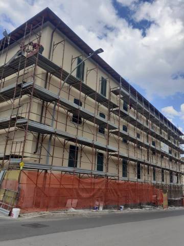 Ponteggio su un palazzo per il rifacimento della facciata