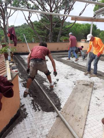 Realizzazione di massetto con rete elettrosaldata per il rifacimento di un terrazzo
