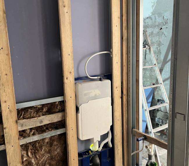 Cassetta WC a incasso in una parete in cartongesso